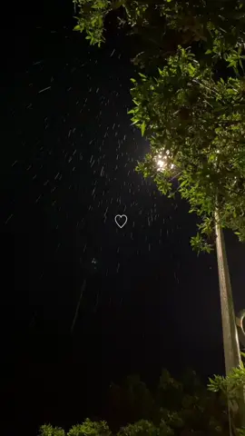 ما أرق الليل والدنيا مطر 🌧🤍