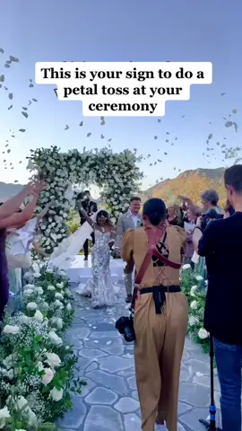 This is your sign for a petal toss after you say “i do” for your ceremony 🫶🏻 cc @BTS Event Management #weddingtiktok #weddingceremony #weddingceremonyideas #petaltoss #weddingceremonyinspo #weddingplanningtips #weddingplanningideas