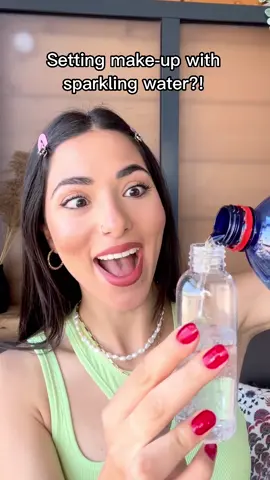 OMG IT WORKS!! 😱✅ #settingspray #makeuphacks #makeuptips #beautyhacks #beautytips #sparklingwater #lifehacks