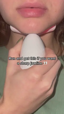 ⚠️caution⚠️ confidence levels will go up after using 📈 #jawlinecheck #facesculpting #beautyproducts #skincare #skincareproducts #jawline #facefatloss #facefat #pov #viral #snatchedface #botoxnatural #weightlosscheck #modelhacks #BeautyTok #trending #facelift #foryou #weightlosstransformation #goviral #skincareroutine #SkinCare101 #beautytips #jawlinetips #doublechin #guasha #jawlineexercise #snatchedjawline #beauty #skintok #beautytok #girls #girly
