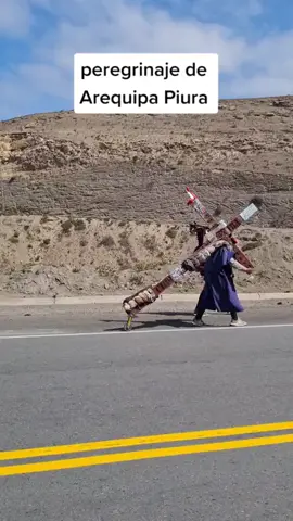 Los feligreses llevan más de un mes caminando, pues su objetivo es llegar al santuario del Señor Cautivo en Ayabaca y luego visitar a la Virgen de las Mercedes. #peregrinos #cautivodeayabaca #fe #devocion #walacnoticias #piuraperu