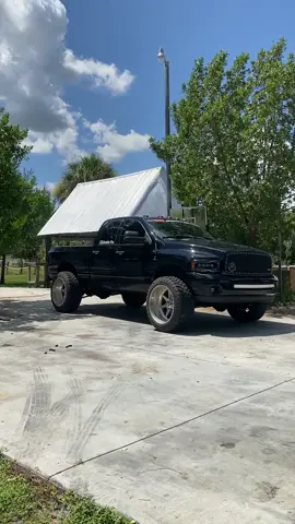 37s on a leveling kit😮‍💨 #trucks #dieseltrucks #liftedtrucks #automotive #racetruck