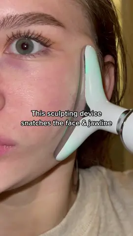 pov: you get your confidence from a sculpting device 👀 #jawlinecheck #facesculpting #facefatloss #jawline #viralvideo #facefat #snatchedface #skincareroutine #goviral #foryou #facelift #weightlosstransformation #trending #BeautyTok #modelhacks #botoxnatural #weightlosscheck #guasha #skincare #beauty #jaderoller #confidenceboost #sharpjawline #snatchedjawline #skintok #beautytok #girls #girl #girly #beautytips