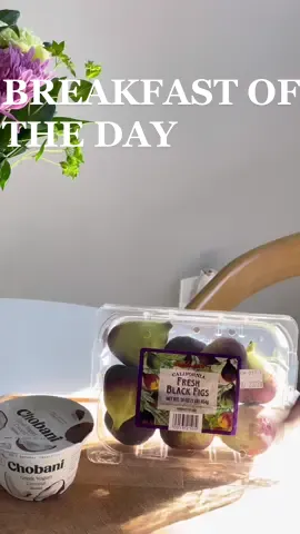 Fig seasonnnn!!! 🤎 #figseason #traderjoesmusthaves #breakfastideas #breakfastrecipes #morningvibes