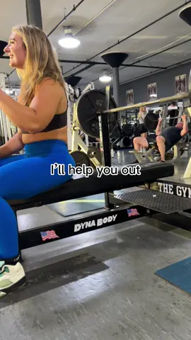 This guy was so nice but it’s light weight bebeeee 😊 #girlswholift #powerlifting #gym #GymTok