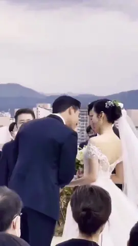 how he always looks at her smiling with eyes full of love 🥹🤍 #binjin #hyunbin #sonyejin #binjincouple #crashlandingonyou 