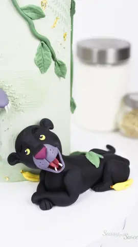 A Bagheera short tutorial for your Saturday!     #cakebysassyandsweet #sassyandsweet #dashofsass #toronto #mississaugafoodie #torontofood #torontofoodie #mississaugabaker #foodstagram #cakedecorating #cakedecoration #buttercream #buttercreamcake #customcakes #torontocakes #torontodesserts #mississaugacakes #mississaugadessert #mississaugabakery #torontobakery #mississaugamom  #torontomom #junglebook #junglebookcake #mowglicake #baloocake #bagheeracake