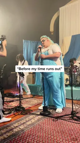 Rock and roll elsa here to sing about mars