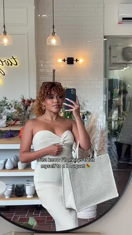 If you’re in the miami area you’re gonna love this place 💐sabrina is the sweetest🥹  #tulipsanddaises #treatyourself #spotsinmiami #findyourgrace