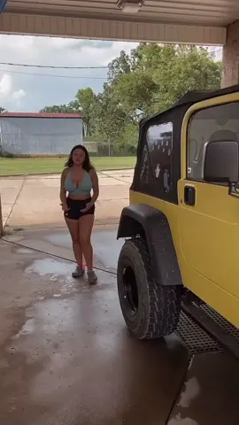 #greenscreenvideo reposting because tiktok decided to take it down🙄@madisonbre4 #carwashchallenge #carwashtrend #senior #senior2023 #lastyear #carwash fake bodies!