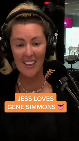 This was truly one bizarre interview 😂 #fyp #foryoupage #genesimmons #kiss