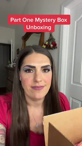 Watch me unbox the mystery giveaway I won from the lovely @Tamara Go give her a follow if you aren’t already!!! #MysteryBox #Unboxing #GiveawayWinner