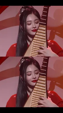 #Pipa VS #Violin They represent the style of #Chinese and western #instruments #琵琶 & #小提琴 琴声悠扬，鼓声高亢，真是难得一见的中西乐器大对决！ #ChinaStage #中国舞台 #周洁琼 #鞠婧祎 #马雪阳 #ZhouJieqiong #JuJingyi #MaXueyang #Chinesesinger #Chineseculture #fyp