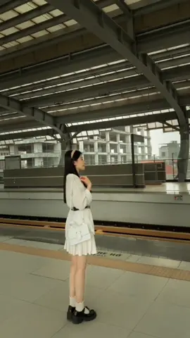 “Trên đời này, có hai điều không nên bỏ lỡ: Một là chuyến xe cuối cùng, hai là người thương mình thật lòng.” Em hi vọng mình không bỏ lỡ ai 😊 #xuhuong #tamtrang #viral #foryou