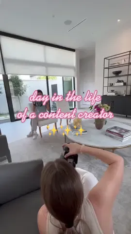 Come along with Flo for a day in her life creating content! ✨✨ #contentcreator #fyp #trend #foryou #socialmediamarketing