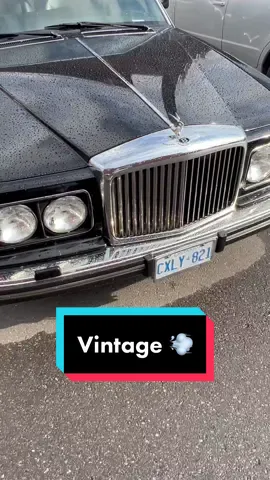 Peep this beautiful vintage Bentley Mulsanne S. I discovered it while walking in the rain. #vintagecar #vintagecars #carsoftiktok #torontotiktok #bentleymulsanne