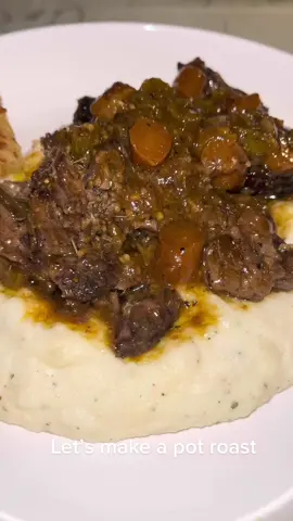 #cookwithme #recipes #MomsofTikTok #potroast #mashpotatoes #dinner #Foodie #homecooking #womenwhocook #fyp #foryou #chuckroast