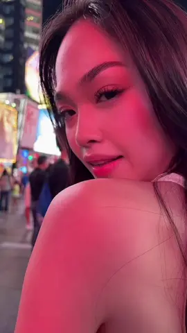 had to do it in times square ✨ @NewJeans