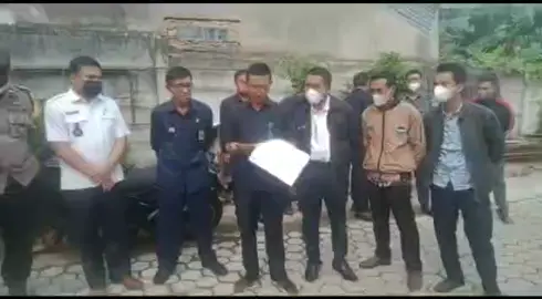 Eksekusi Hak tanggung ats nma debitur/konsumen Pailit objek rumah oleh Juru Sita pengadilan agama tanjung karang dan dr pihak . Alhamdulillah tidak berhasil.. Pasal 1 ayat 1 