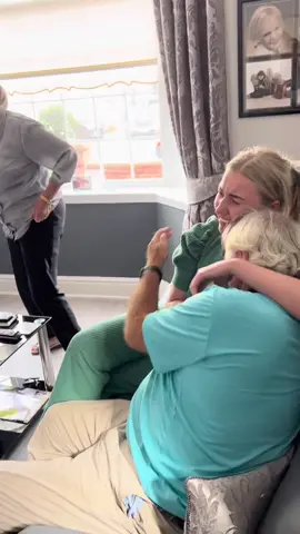 Surprising my nan and grandad after living in Australia for 3 years❤️ #surprise #australia #surprisecominghome #homecomingsurprise #Home #wholesome
