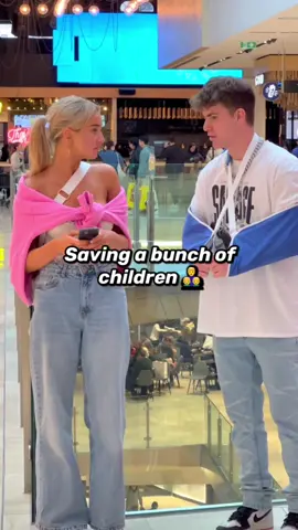 PICKING UP A GIRL WITH NO ARMS 😂 #foryoupage #fyp #funny #girls #hilarious #fypシ #hilarious