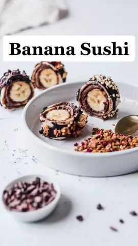 Sweet Banana “Sushi“ - vegan & incredibly delicious. More Recipes 👉🏼 IG: @maraswunderland #sushi #sweetsushi #vegan #vegansnack #veganfood #healthyfood #wraps #veganrecipes #veganerezepte #rezeptideen #snack