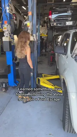 #foryoupage #fyp #foryou #girlmechanic  #apprenticing #valvebody #automatictransmission #mechanicsoftiktok #mechanictools