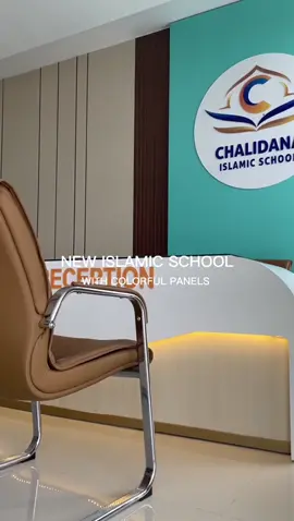 Chalidana Islamic School Menciptakan sekolah dengan nuansa modern, dengan mengutamakan aspek kenyamanan siswa di dalamnya dengan menghadirkan suasana youthful spirit #interiordesign