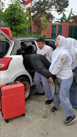 Begitu sayang nya murid2 ini sama babeh..🥺😭 #revealyourbeauty #glowingwithscarlett #starbuzzteam