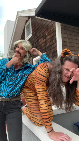 My mans out here doing the most 😂😌 #halloween #halloweencostumes #coupleshalloweencostumes #tigerking #fyp #joeexotictigerking