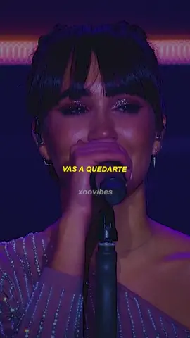 La ves que Aitana lloró en vivo por una de sus canciones “Vas a quedarte” y el público la ayuda a cantar 🥺