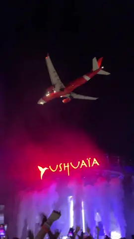If you don't see a plane fly over Ushuaia, did you even go to Ibiza!? ✈️✈️ @Ushuaïa Ibiza Official #ushuaia #ushuaiaibiza #ushuaialovers #calvinharris #calvinharrissummer