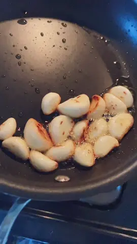 GHEE BLISTERED GARLIC WITH LIME Ready in less than 15 mins! No oven, no microwave… just simple pan roasting with the luscious #ghee and finished with salt and lime! I use these in pizza toppings, pasta, toasts, stews and everything under the sun. Don’t forget to hit SAVE so that you can jazz up your everyday meals💥 Ingredients 15-20 Garlic Cloves , peeled & whole 1.5-2 tbsp Ghee 1/2 tsp salt 1/2 tbsp Lime Juice 2 tsp Lime Zest Directions 🧄 Heat up a nonstick skillet on high flame, once super hot (if a drops of water touches the surface makes a hissing noise). Add the garlic cloves and let them char a bit - dry roast for about 4 mins (keep shaking) 🧄 Now add ghee and keep swirling the pan for 2-3 mins so that cloves are getting fried and golden in the fat. Cook for another 1-2 mins or until all cloves look deep golden 🧄 Turn off heat, transfer the cloves into a bowl, add salt, lime juice & zest. Toss well & all done!                            #recipesoftiktok #FoodTok #garlic #garlicconfit #blogger #chef #EasyRecipe #15minrecipes