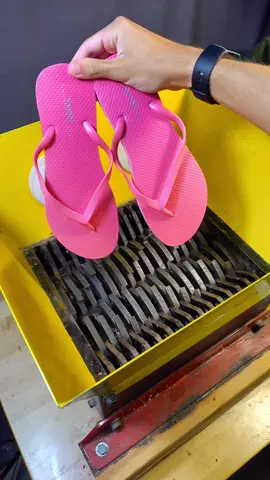 #shreddermachine #shredder #shredding #shredded #oddlysatisfying