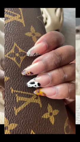 French me with a pizaz #greenscreen #nailtok #nailtiktok #dallasnailsalon #dallasnailtechs #nailart #naildesigns #nailinspo #summernails2022 #summernails #almondnailinspo #almondnailsdesigns #animalprintnails #fyp
