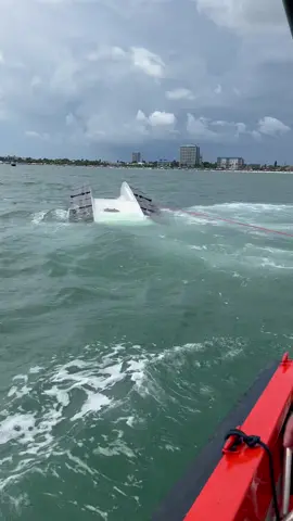 #boatlife #boat #boating #boatsunk #sunkboat #fastresponsemt #boatsalvage #boatrecovery #capsize #marinesalvage #saltlife #p1offshore #sarasotaboatraces #boatrace #sunkvessel