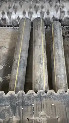 HDPE pipe shredder machine. Plastic shredder machine. Plastic crusher. #singleshaftshredder