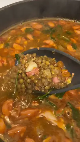 Lentejas 😋 #lentejas #lentils #lentejasconchorizo #mexicanfood #mexicanrecipe #cocinandoando #cocinamexicana #cocinandoconamor