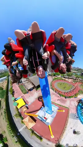 The longest time we’ve ever been hanging upside down: 360 at Vialand Theme Park 🙃🔥 Could you handle this? 👀 @vialandthemepark #vialand #themepark #istanbul #turkey #extreme #attraction #upsidedown #looping #360 #vakantie #cool #thrill