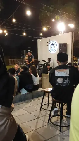 Edisi Di buang Sayang, Live Seasons Faisal Azmi at Tara Coffe, one of my fav song 