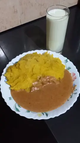 Groundnuts sauce/magira served with mashed matoke #dinnertime  #groundnuts #groundnutsoup #matoke #goodfoodvibes  #EasyRecipe #tiktokke