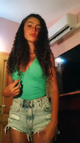 Seguite tutti questo profilo di me e mia sorella @_.fedele_ 🧩💚.  #perte