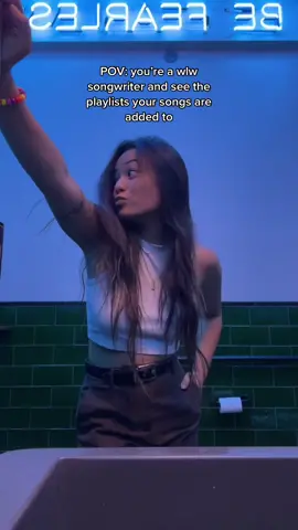 hide ur moms #fyp #wlw #playlists #lesbian #songwriter #queertok#greenscreen 