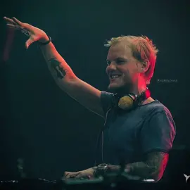 the nights - Avicii. 🖤🥺😔 #foryoupage #viral #musicaatemporal #avicii @TikTok @TikTok Brasil