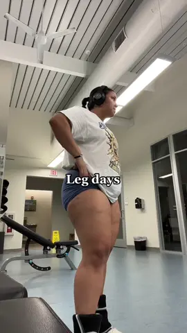 i love me a quad pump 😩 #fyp #GymTok #gymgirl #quads #legday #GymLife #quadmother #musclemommy #gymhumor #girlswholift #backsquats #funny #thickthighs