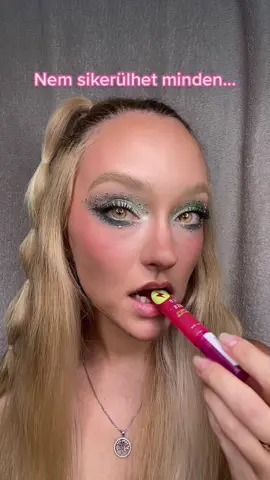 Kifolyt…pedig nagyon szeretem ezt a szájfényt!😂 #bakiparádé #nemsikerült #szájfény #nyxcosmeticshungary #sminktrend #sminkesvideo #poén #viccesbe #holahiba #strasszkővelszebbazélet #strasszkő #nemtökéletes #sminkinspo #sminkesélet #sminkestrukk #sminkesbudapest #magyarsminkes #iwannakissyou #sminkes #csaknekedbe #kifolyt #sminktiktok