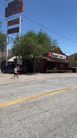 Roadside cafes on a roadtrip are always a must! 😋 #roadtrip #keene #keenecafe #momof4