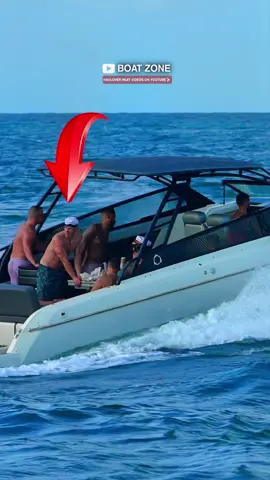 Hurts my back watching this 😳 #boatzone #haulover #hauloverinlet #boatlife #hauloverboats #hauloverfails #usaboatlife #hauloversandbar #miamiboatlife
