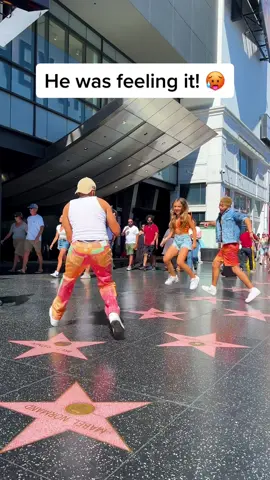 Everyones reaction in the back got me ☠️ @kentobaby #sturdydance #public #hollywood