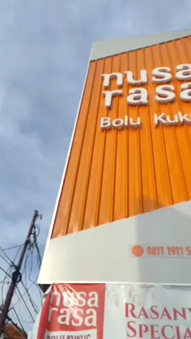 MERAH PUTIH CHALLENGE berhadiah Rp 2.500.000Ayo tunjukkan kreativitas terbaikmu lewat kreasi video Tiktok dan Reels di Toko Bolu Kukus Nusarasa.Syarat dan ketentuan:- Buat video sekreatif mungkin di Toko Bolu Kukus Nusarasa Bintaro / Jatiwaringin- Upload video kamu, mention dan tag @bolunusarasa.id untuk IG Reels / mention dan tag @bolunusarasa.id untuk Tiktok Bolu Kukus Nusarasa, sertakan hashtag #MerahPutihBoluKukusNusarasaPeriode Challenge:15 - 21 Agustus 2022Dapatkan Total E-wallet Rp 2.500.000 untuk 5 orang pemenangPemenang akan diumumkan pada 24 Agustus 2022Jangan lupa, khusus tanggal 17 Agustus 2022 ada promo Rp 17.000/box All Varian pada pukul 1-5 sore. Buruan, jangan sampai ketinggalan ya! :)#BoluKukusNusarasa#RasanyaSpesial @bolunusarasa.id